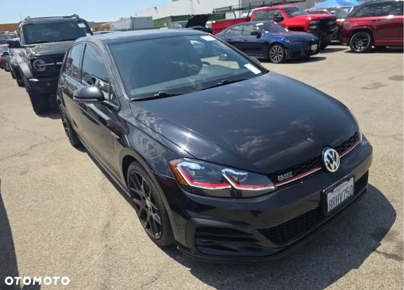 Volkswagen Golf - 1