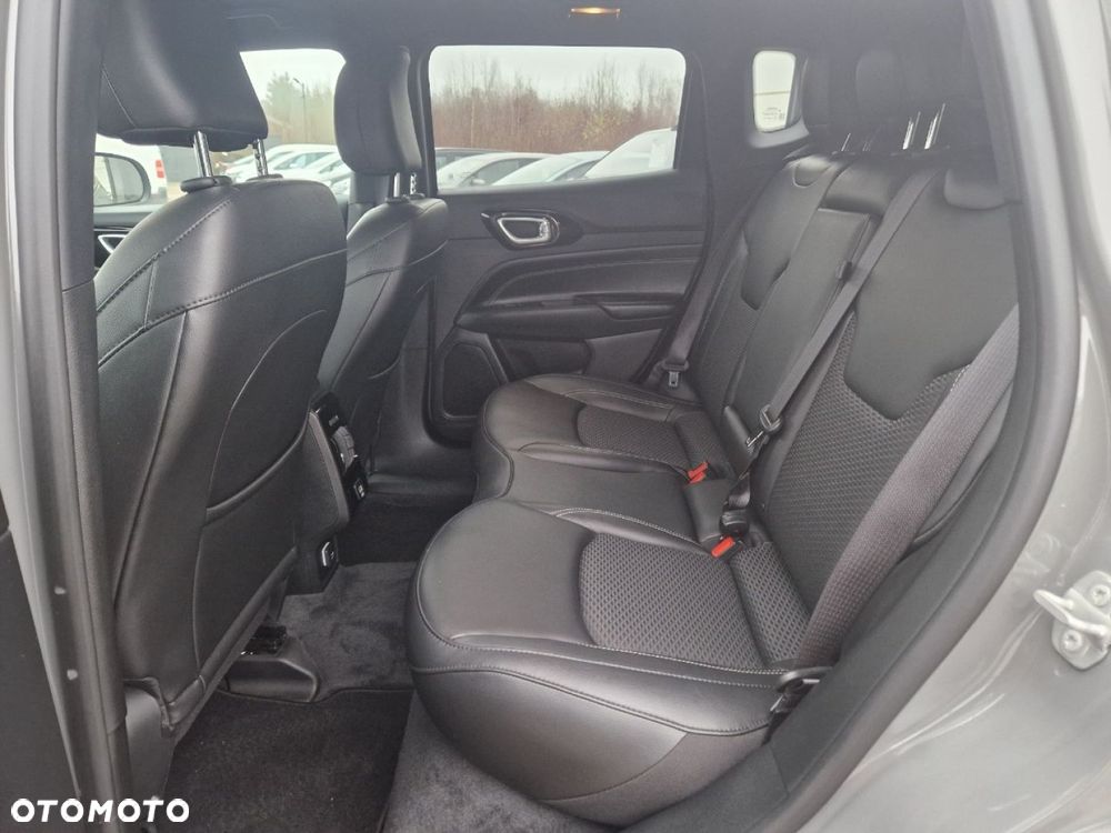 Jeep Compass - 8