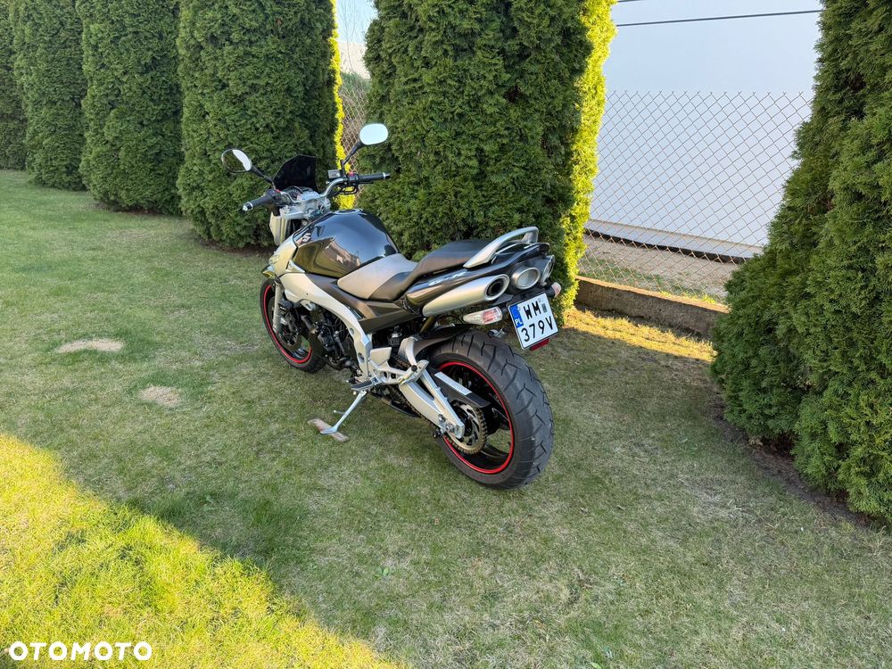 Suzuki GSR - 4