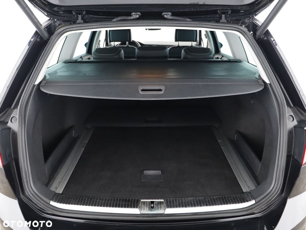 Volkswagen Passat Variant 2.0 TSI Elegance DSG - 25
