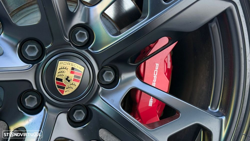 Porsche Taycan Cross Turismo 4S - 32