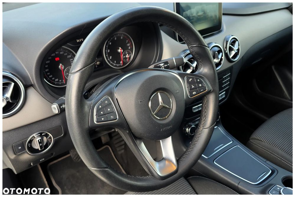 Mercedes-Benz Klasa B 180 7G-DCT UrbanStyle Edition - 13