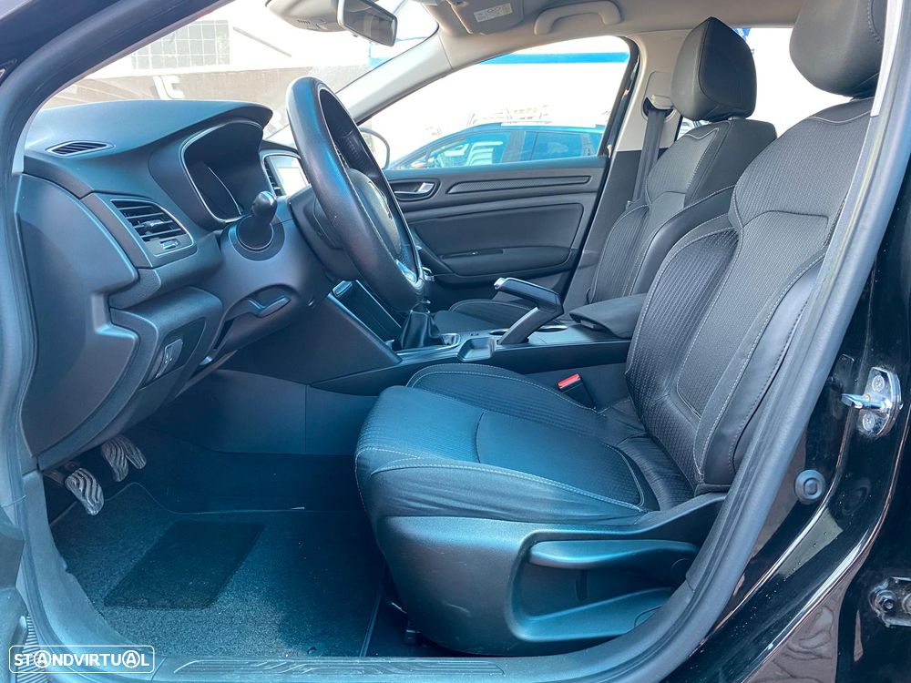 Renault Mégane Sport Tourer BLUE dCi 115 ZEN - 24