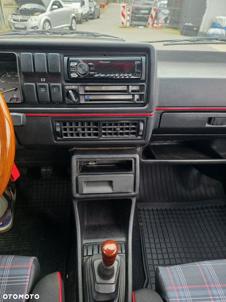 Volkswagen Jetta 1.3 GL - 18