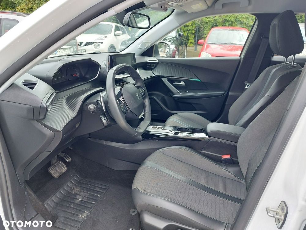 Peugeot 2008 - 8