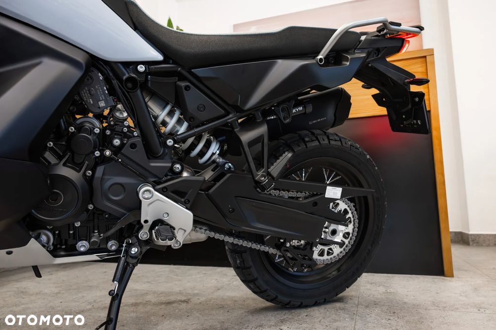 CFMoto MT-X - 9