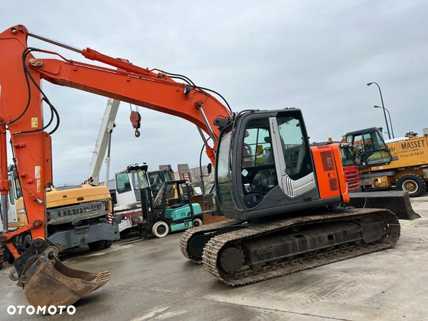 Hitachi ZX135
