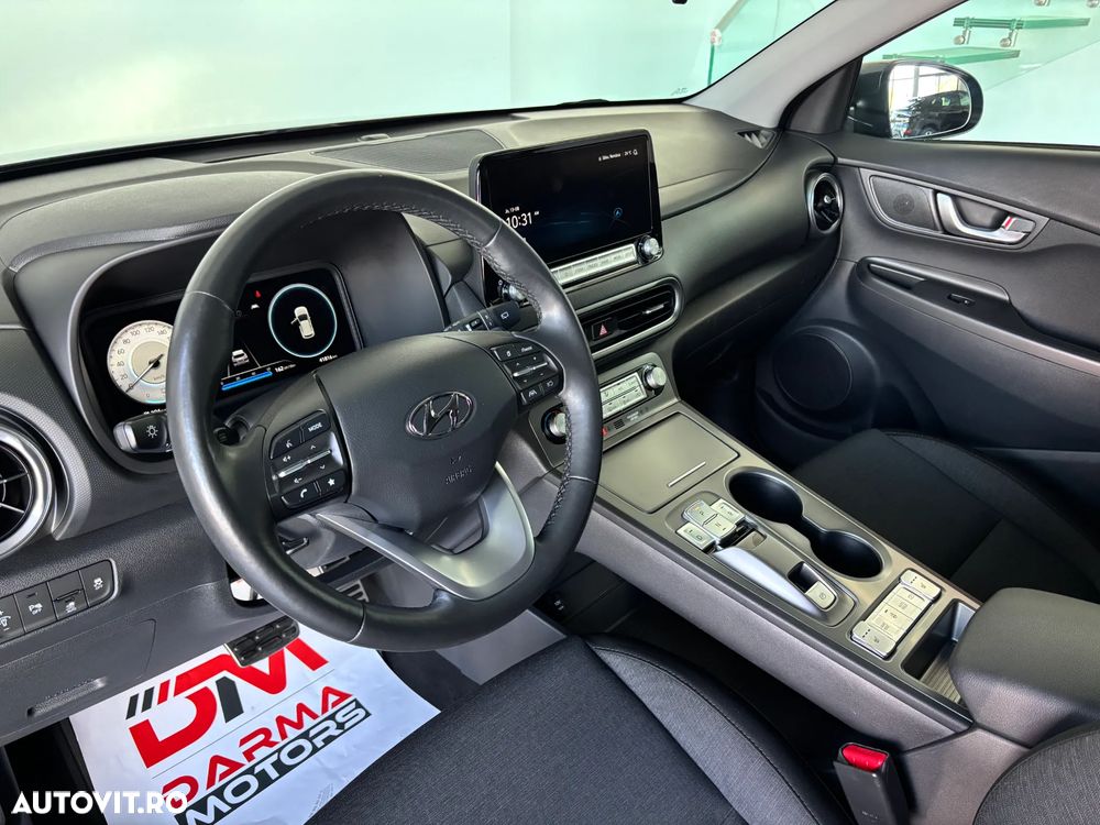 Hyundai KONA Select - 10
