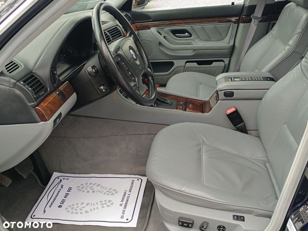 BMW Seria 7 750i - 6