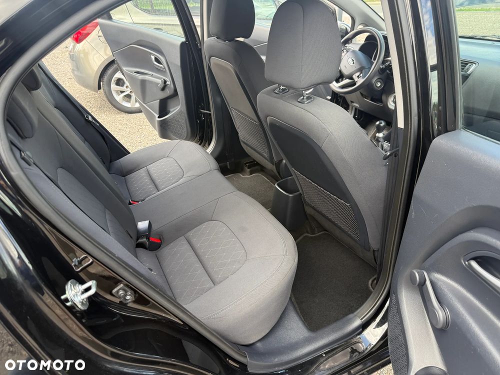 Kia Rio 1.2 Dream Team Edition - 24