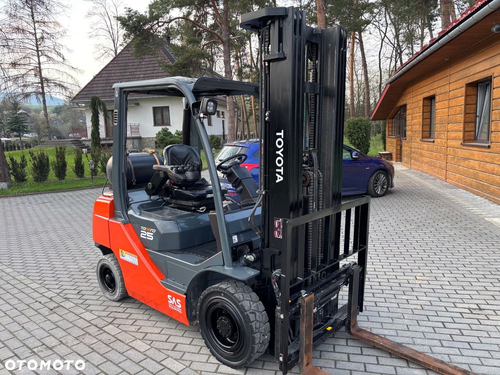 Toyota 8FGF25 GWARANCJA LPG+BENZYNA triplex DOSTAWA 42 400 NETTO - 3