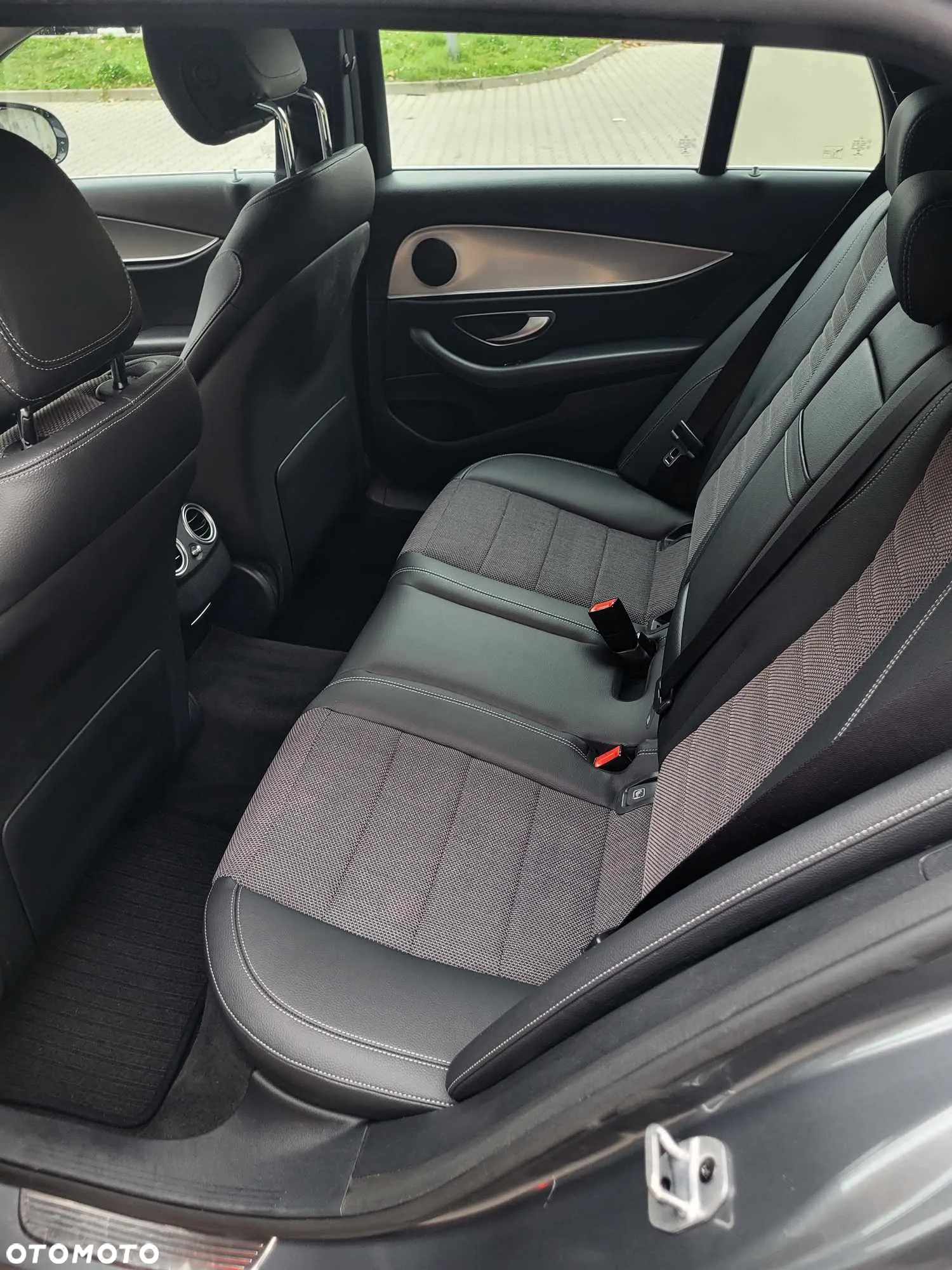 Mercedes-Benz Klasa E 300 de 9G-TRONIC - 10