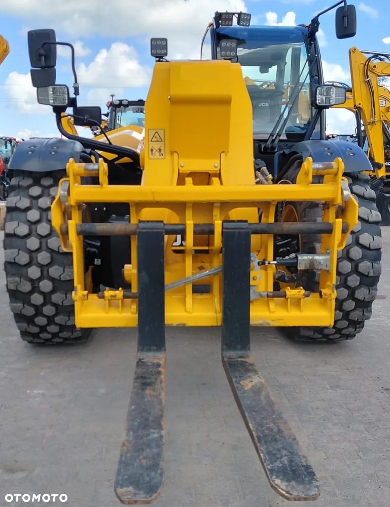 JCB 560-80 Agri Pro - 7