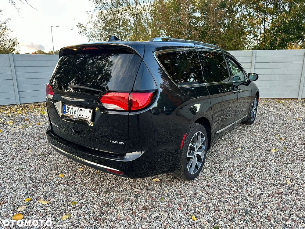 Chrysler Pacifica - 5