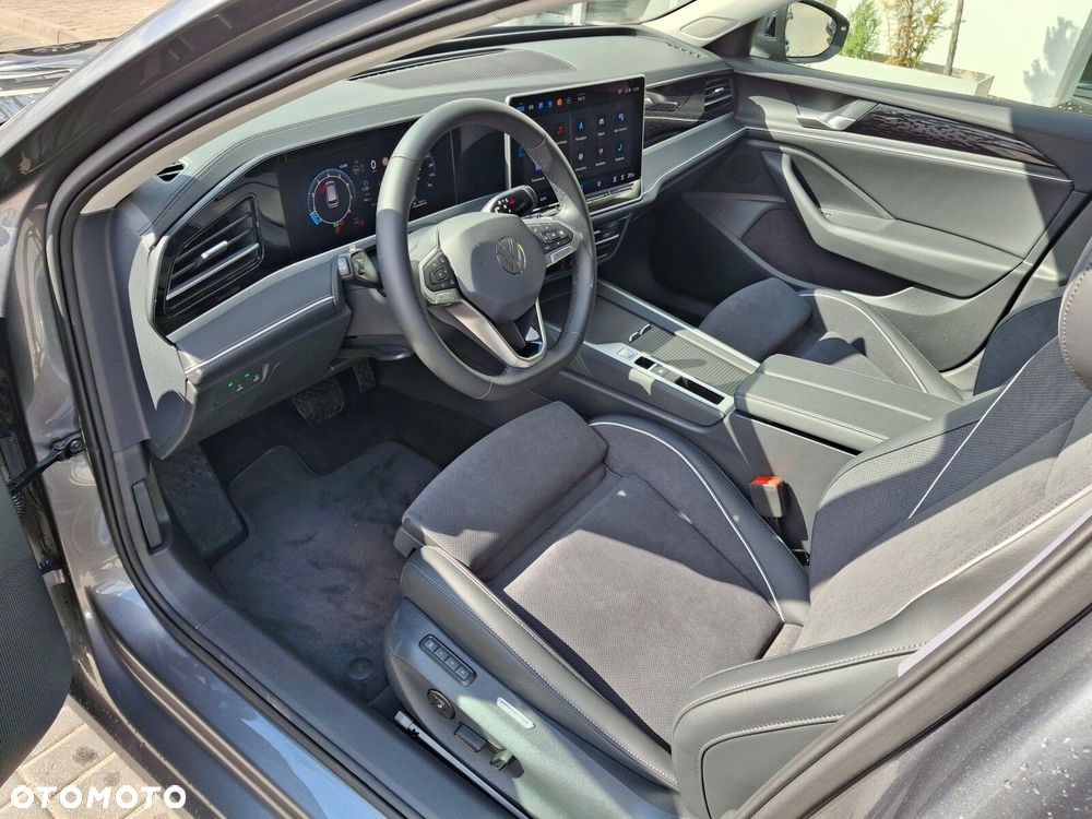 Volkswagen Passat - 11