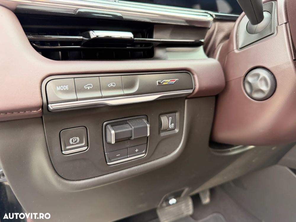 Cadillac Escalade - 24