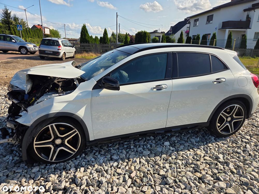 Mercedes-Benz GLA 220 d 4Matic 7G-DCT AMG Line - 14