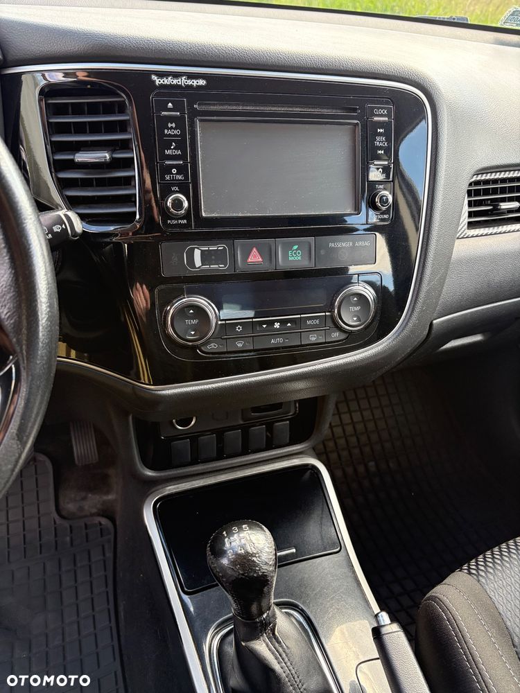 Mitsubishi Outlander 2.0 Intense + 2WD - 11