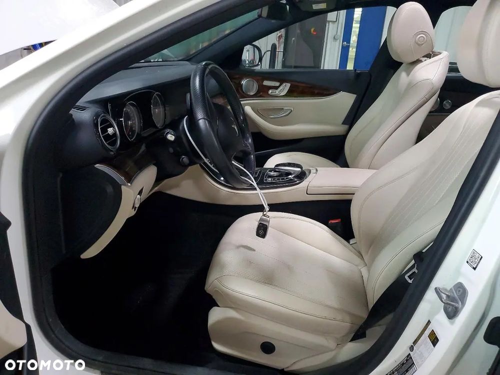 Mercedes-Benz Klasa E 300 9G-TRONIC Exclusive - 8