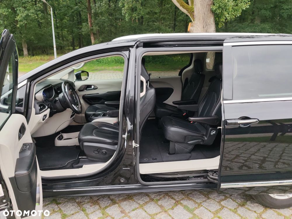 Chrysler Pacifica - 16