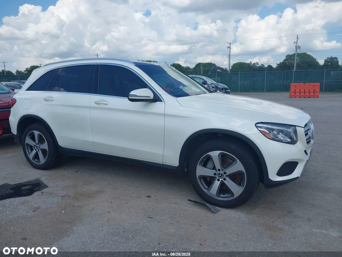 Mercedes-Benz GLC - 12