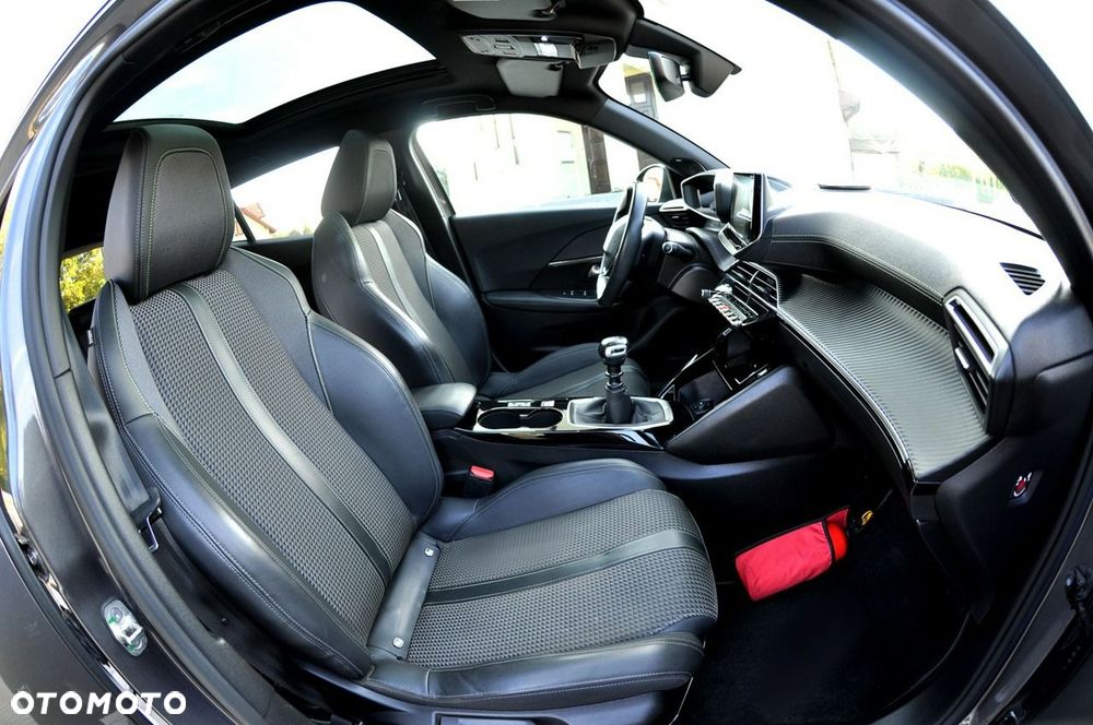 Peugeot 2008 PureTech 130 GT Pack - 25