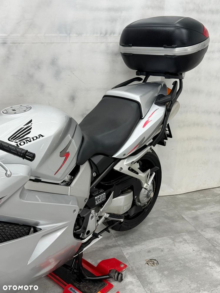 Honda VFR - 17