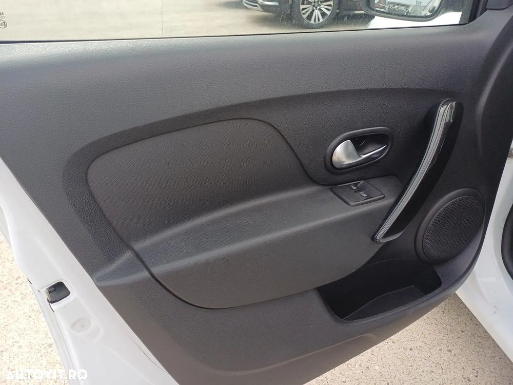 Dacia Logan TCe 90 CVT Comfort - 9