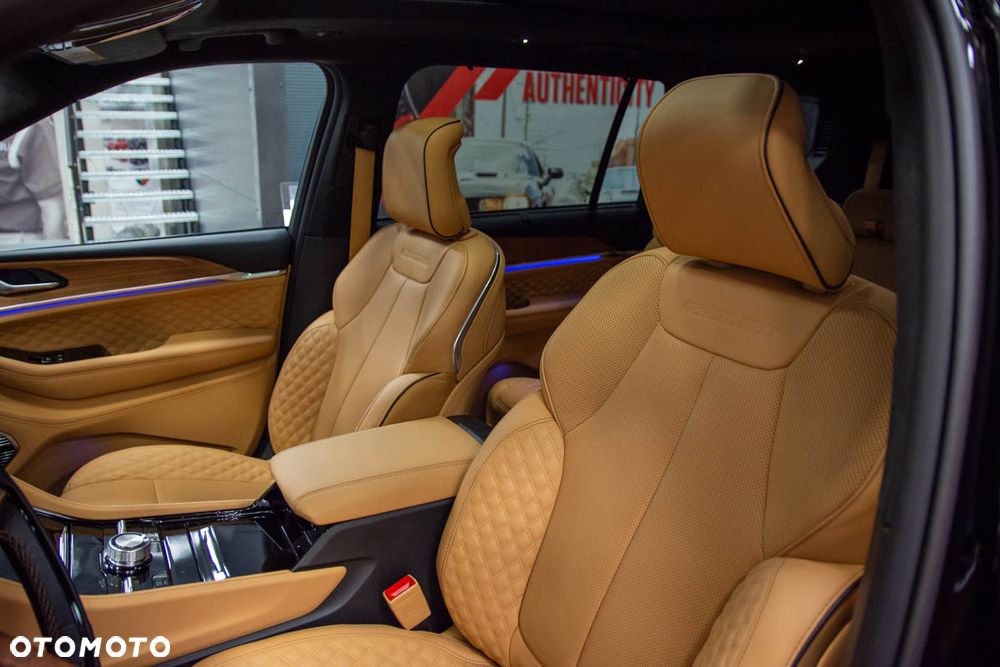 Jeep Grand Cherokee - 14