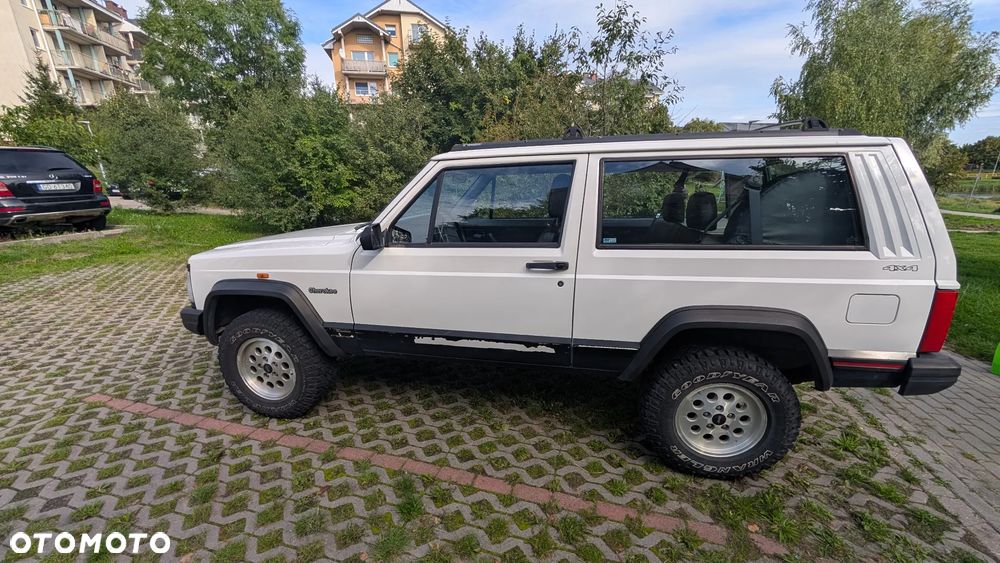 Jeep Cherokee - 1