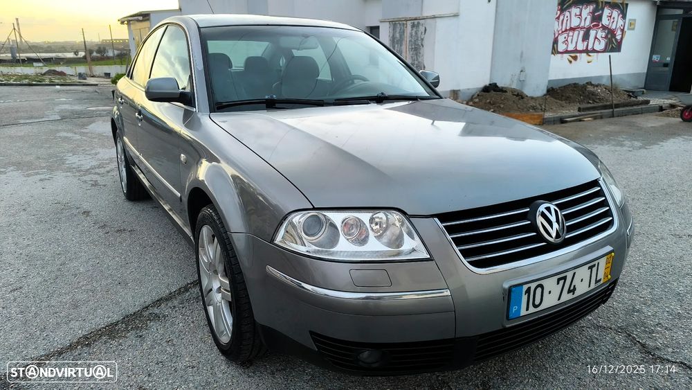 VW Passat 1.9 TDi Highline - 24