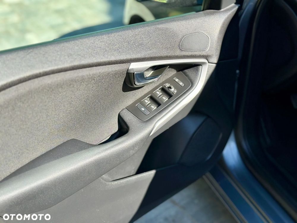 Volvo V40 D2 Momentum - 25