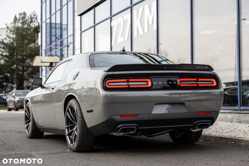 Dodge Challenger - 5
