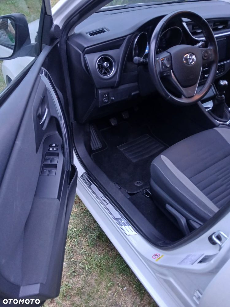 Toyota Auris 1.6 D-4D Prestige - 13