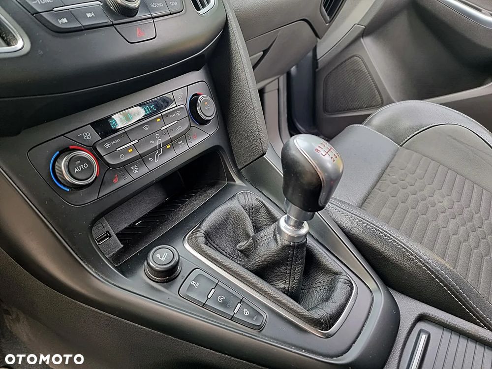 Ford Focus 2.0 TDCi ST - 24