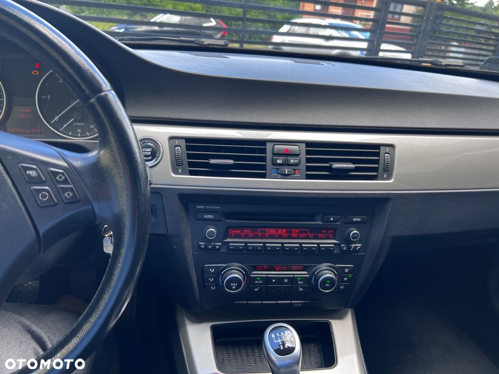 BMW Seria 3 318d - 11
