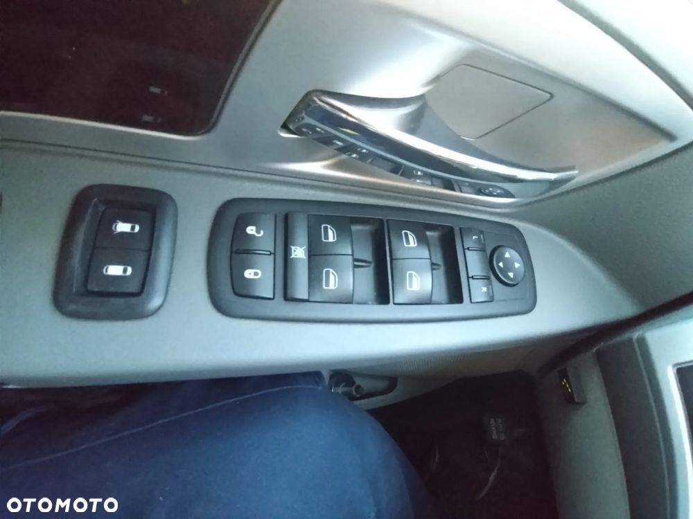 Chrysler Town & Country - 9