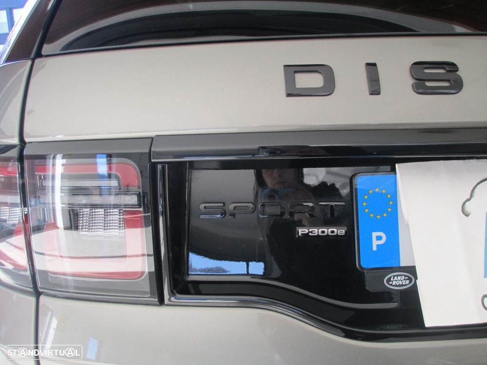 Land Rover Discovery Sport 1.5 I3 P300e AWD R-Dynamic SE - 32