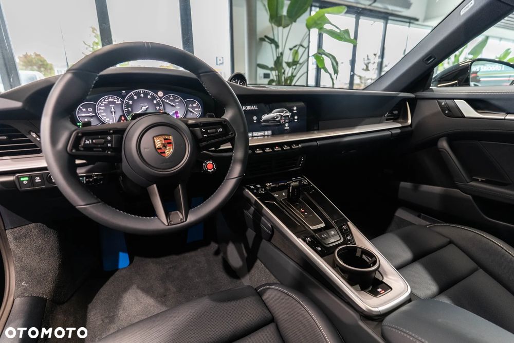 Porsche 911 Carrera 4S - 11