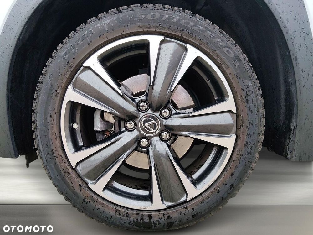 Lexus UX - 31