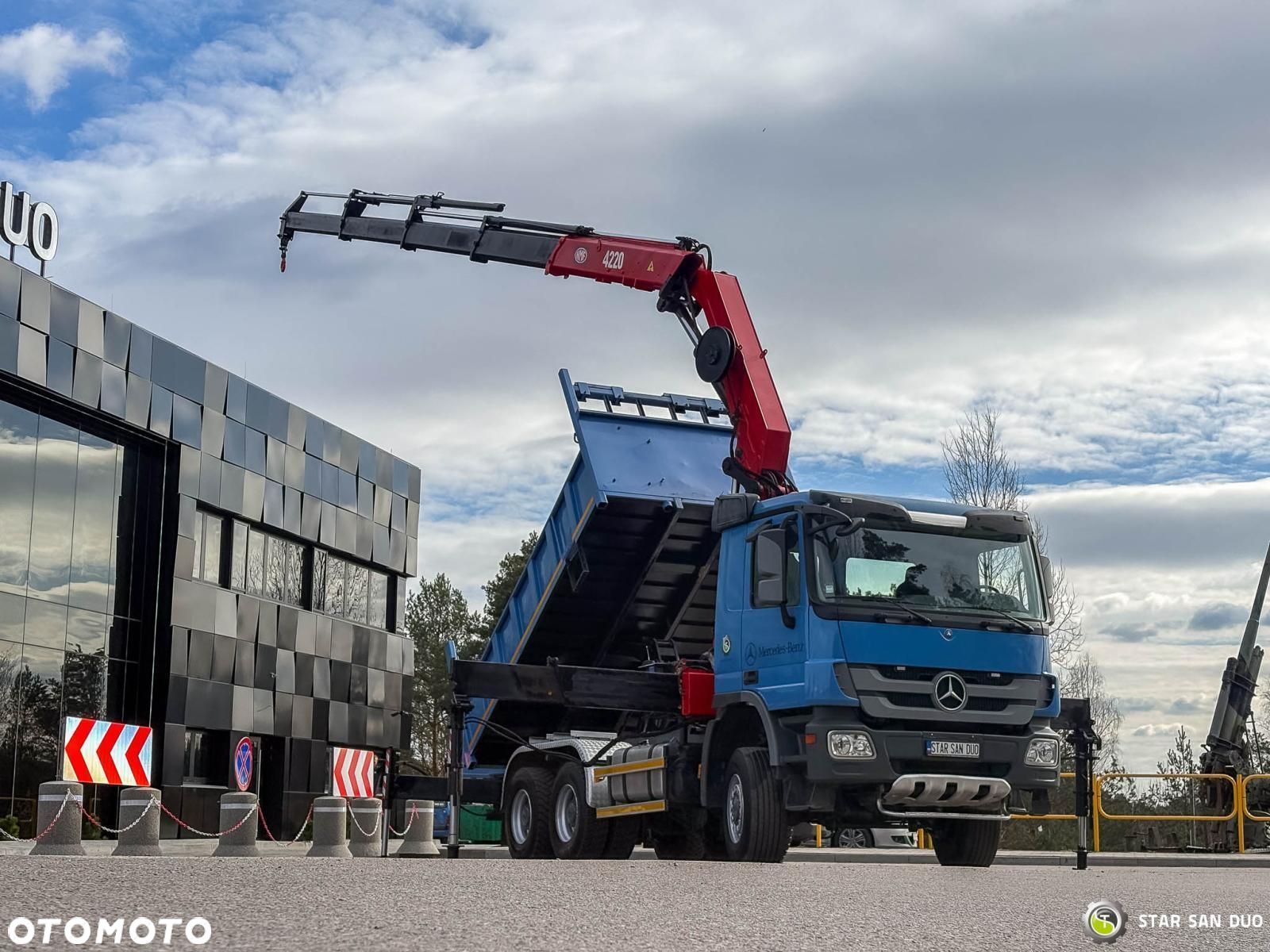 Mercedes-Benz ACTROS 3341 6x6 HMF 4220 K4 HDS Żuraw Wywrotka - 3