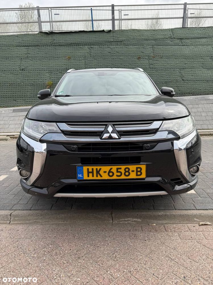 Mitsubishi Outlander Instyle NAVI + - 35