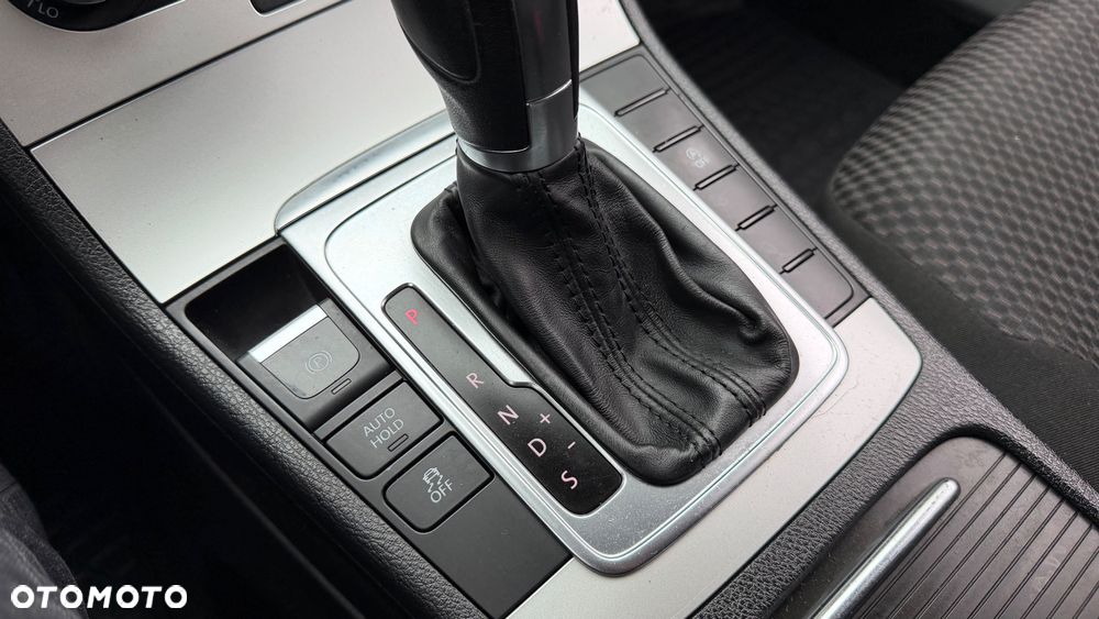 Volkswagen Passat - 11