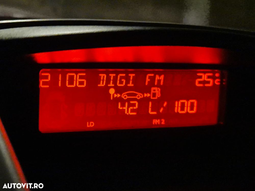 Peugeot 207 1.4HDI Premium - 21