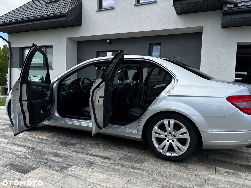 Mercedes-Benz Klasa C 180 CGI Automatik BlueEFFICIENCY Avantgarde - 17
