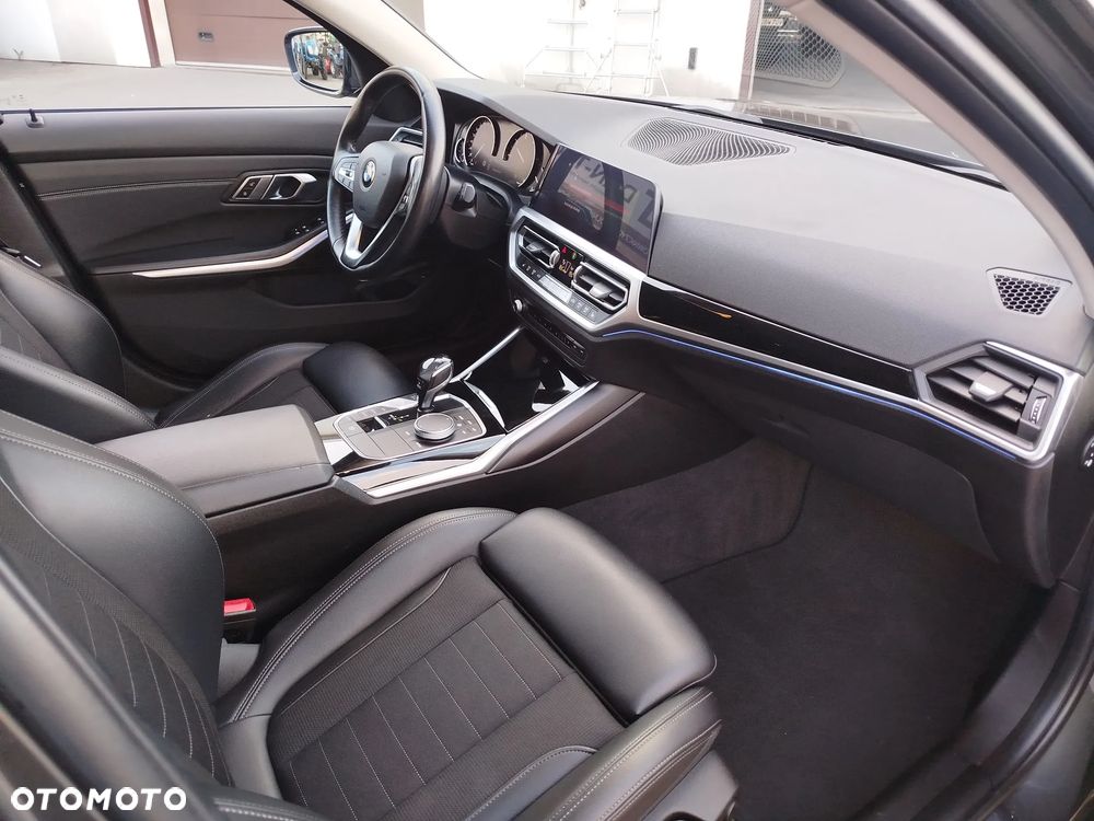 BMW Seria 3 318d Sport Line - 11