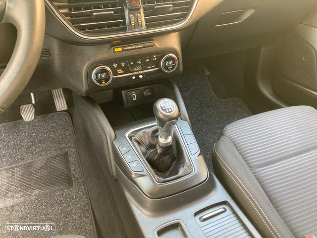 Ford Focus 1.5 TDCi ECOBlue Connected - 23