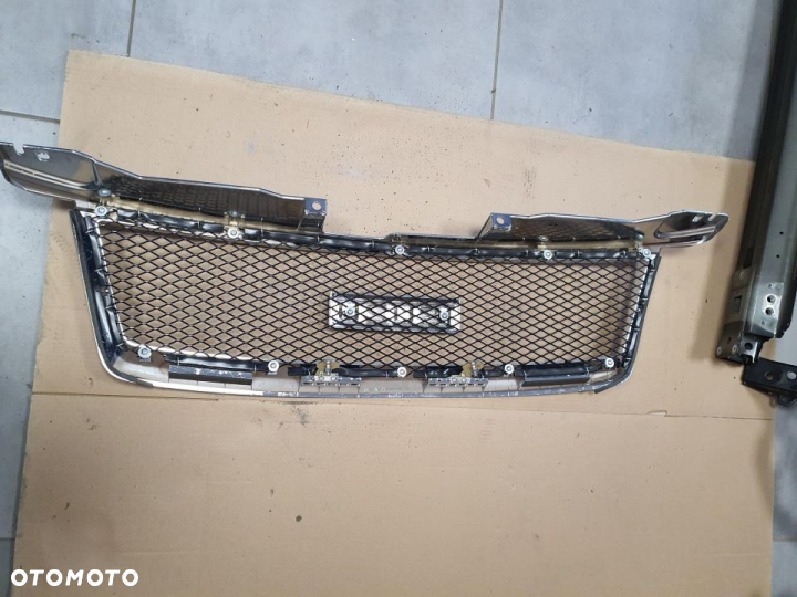Isuzu D-max 08- atrapa zderzaka przód grill chrom OE stan Nowe - 4