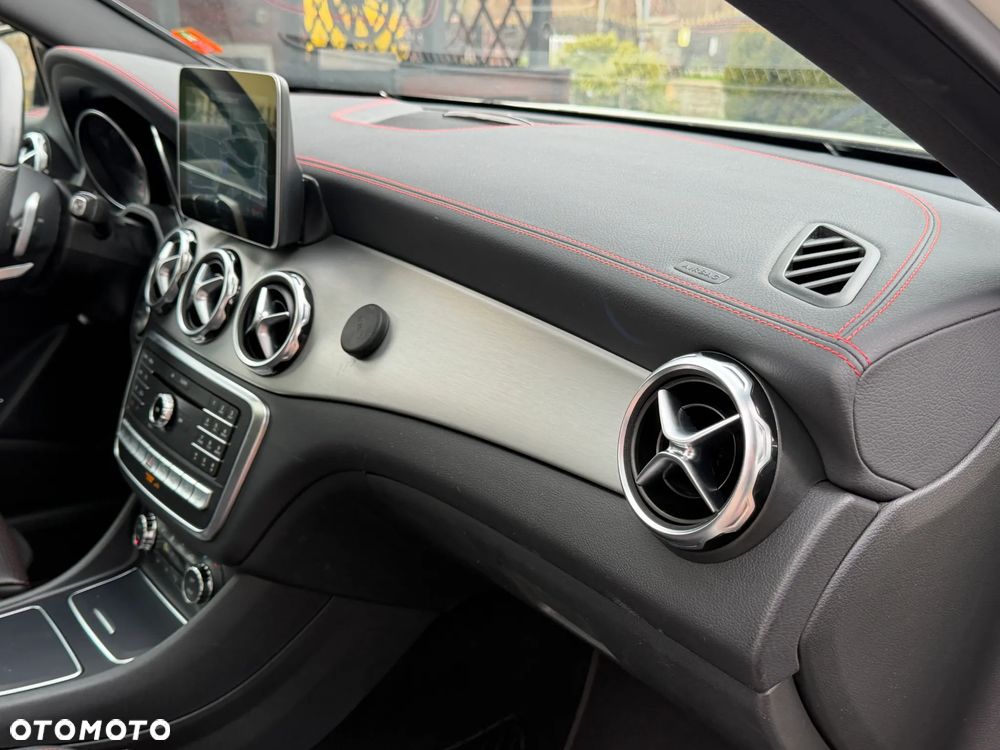 Mercedes-Benz GLA 250 4Matic 7G-DCT AMG Line - 24