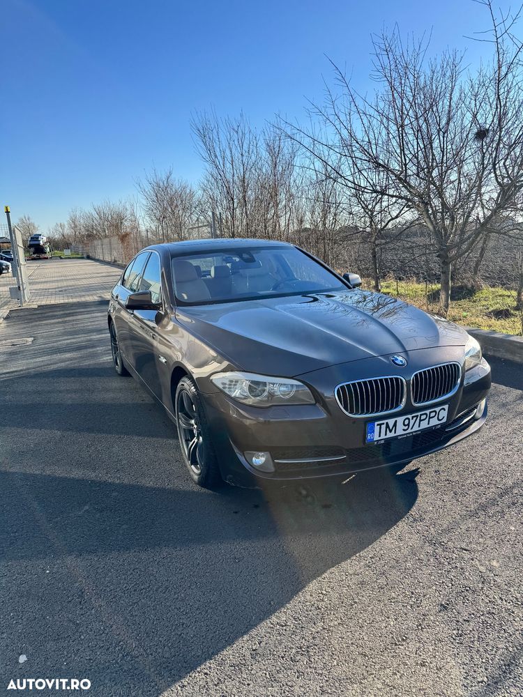 BMW Seria 5 525d xDrive - 10